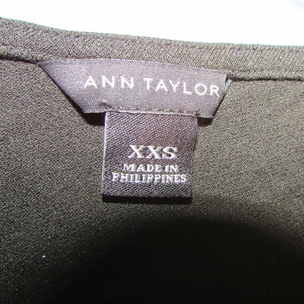 *5 for $25 Bundle Option* Ann Taylor Gathered shell top - Picture 3 of 6